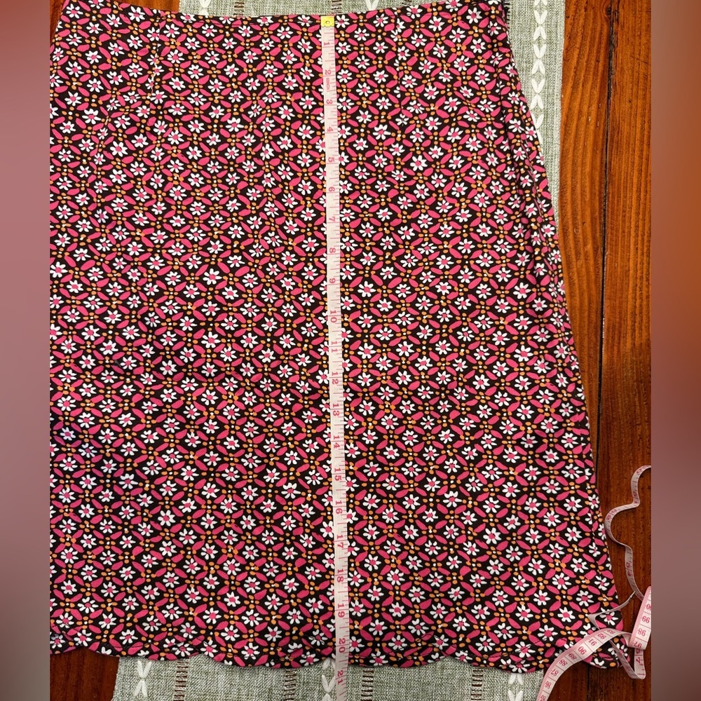 Harold's Women’s Red and Pink Floral Retro A-Line Skirt Scalloped Hem Size 4 - Picture 7 of 7